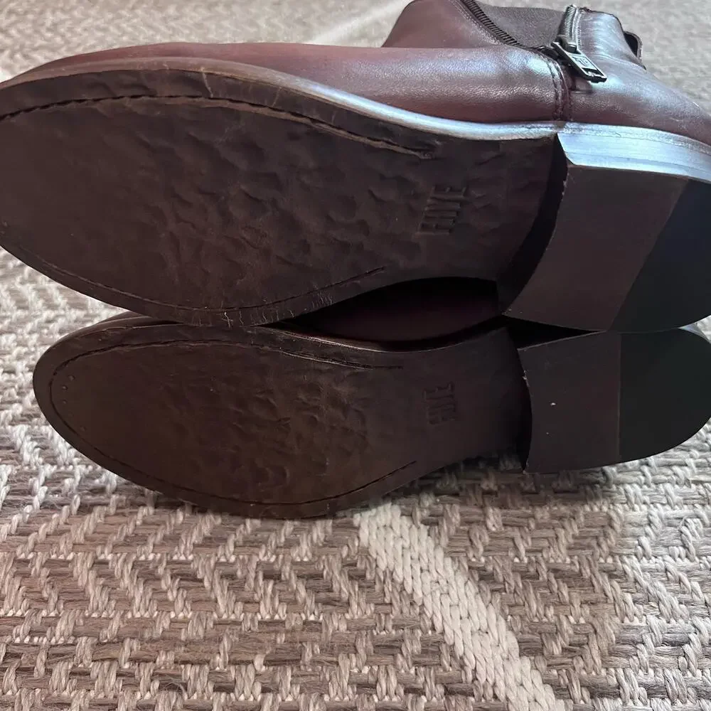 Frye Carly Zippper Chelsea Boot Sz 6.5B